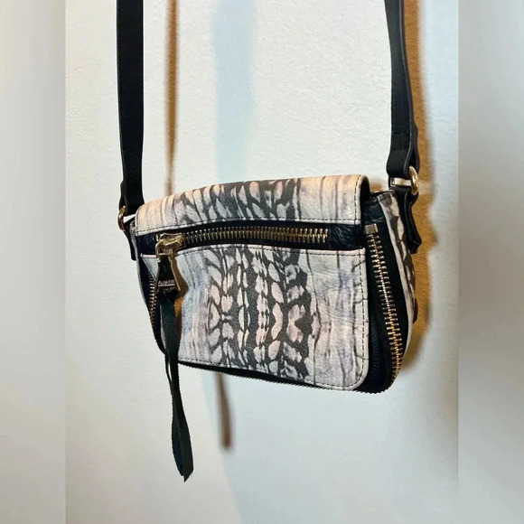 Aimee Kestenberg Crossbody Bag Purse Leather Fold Over Magnetic Closure - Picture 3 of 6